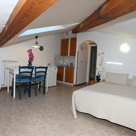 Allure Apartment *